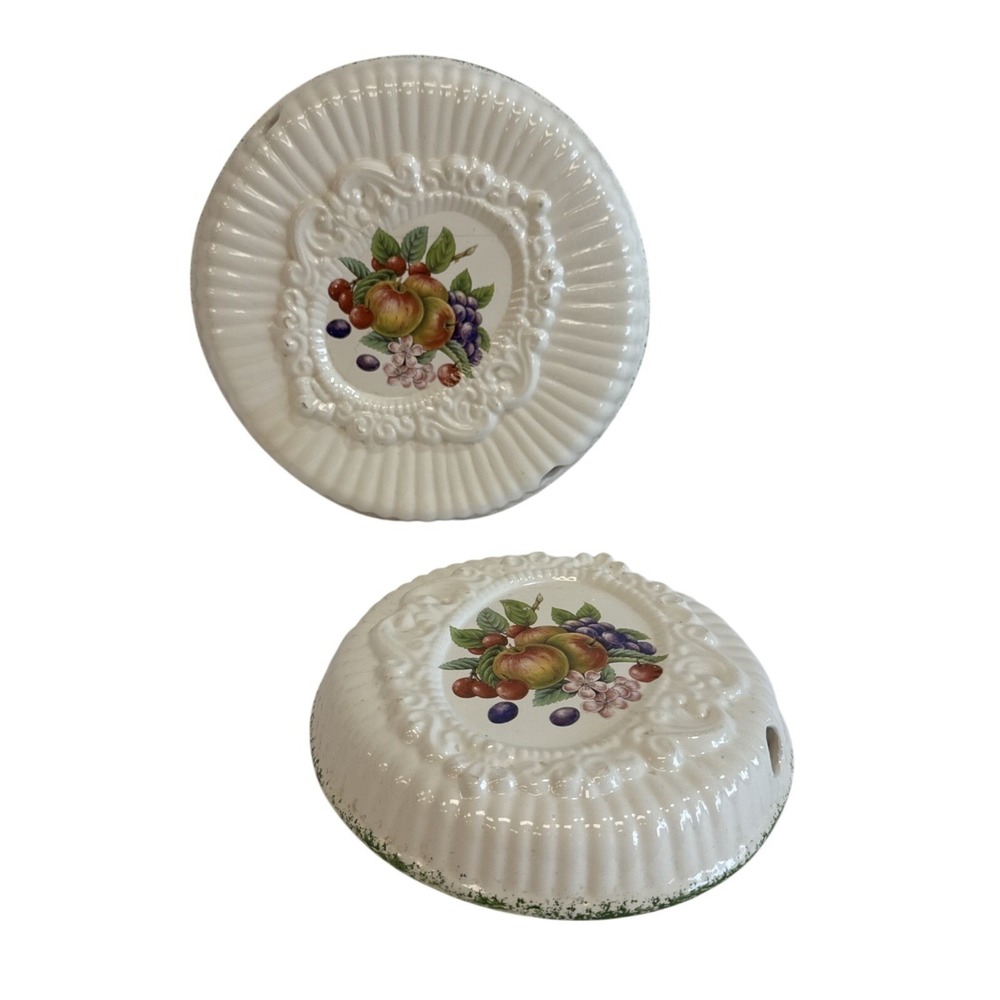 Vintage Style Ceramic Fruit Wall Hanging Molds Set of 2 Cream Green‎ Scalloped